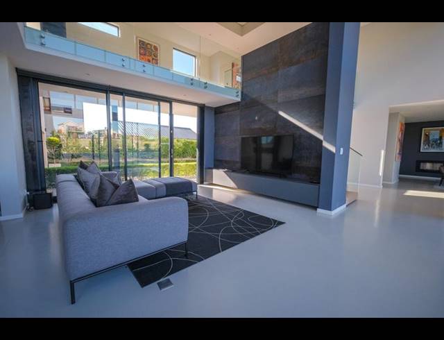 5 BEDROOM HOUSE FOR SALE IN COPPERLEAF ESTATE